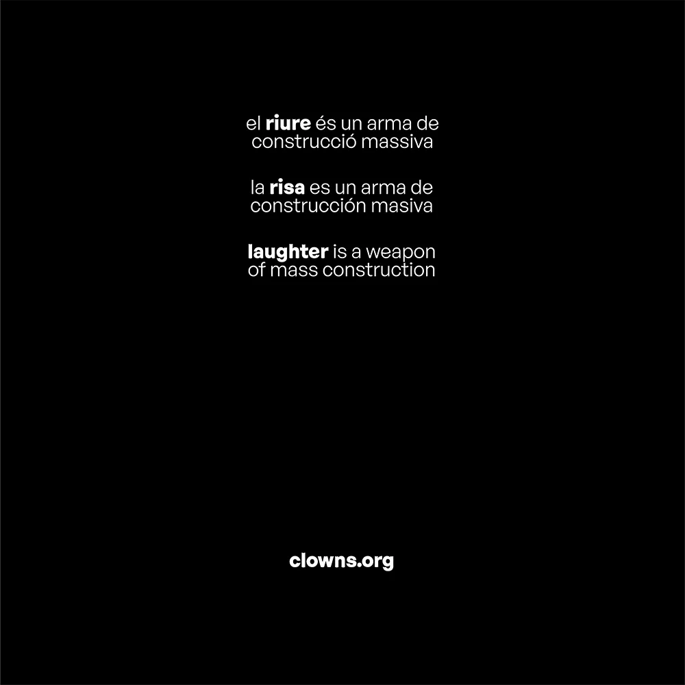 Camiseta La risa es un arma de construcción masiva Negra Infantil.webp